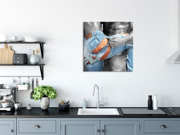 Frau in aufgerissener Jeans, Glasbild Quadratisch Mode – Bild 3